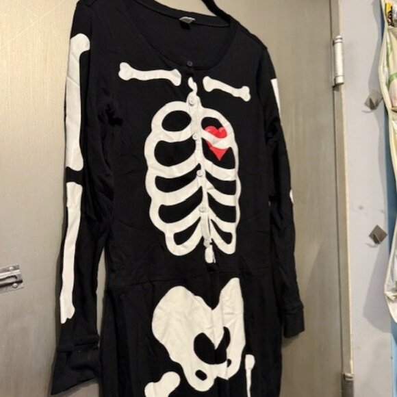 NWT - Glow-in-the-Dark Skeleton with heart One-Piece Jumpsuit - Unisex - Picture 9 of 16